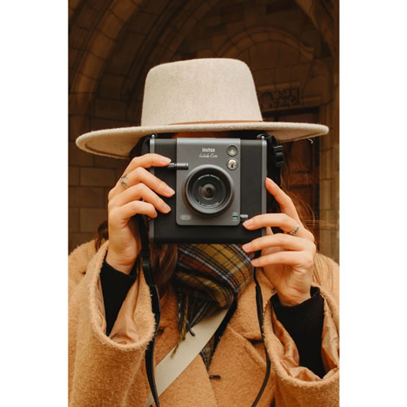 Appareil photo instantané hybride Instax WIDE Evo de Fujifilm