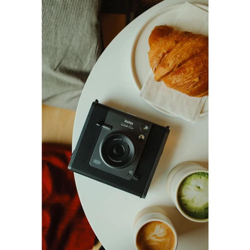 Appareil photo instantané hybride Instax WIDE Evo de Fujifilm