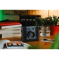 Appareil photo instantané hybride Instax WIDE Evo de Fujifilm