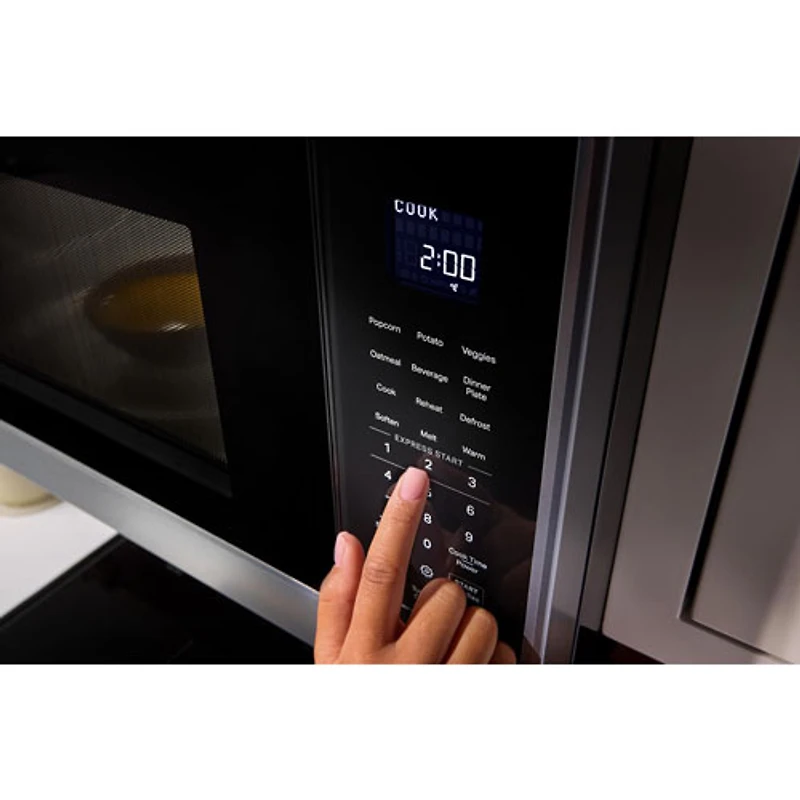 Four à micro-ondes à hotte intégrée de KitchenAid - 1,9 pi³ - Acier inoxydable PrintShield