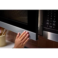 Four à micro-ondes à hotte intégrée de KitchenAid - 1,9 pi³ - Acier inoxydable PrintShield