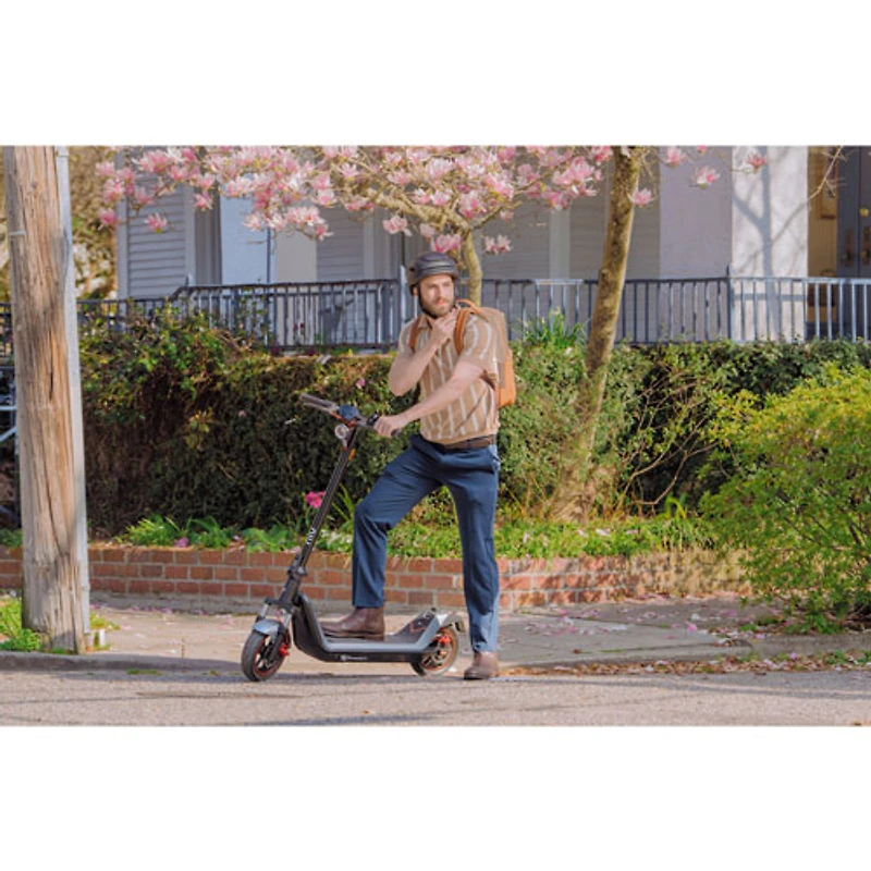 NIU KQi300X Electric Scooter (Up to 1000 W Motor / Up to 60km Range / 32 km/h Top Speed / 48V Battery) - Space Grey