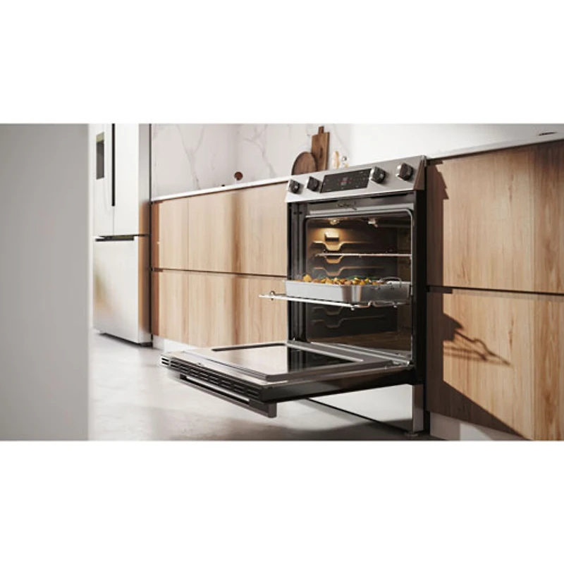 Cuisinière électrique encastrable à convection véritable et friture à l'air 5,8 pi³ 30 po série 100 de Bosch (HEF1050MC) - Inox