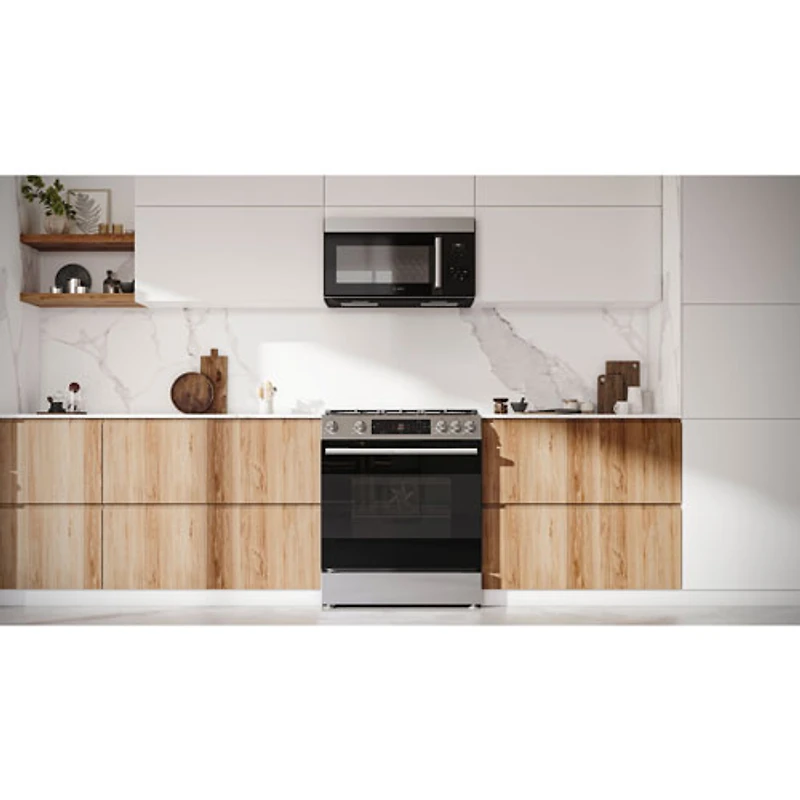 Cuisinière à gaz autonome convection véritable friture air chaud 5,8 pi³ 30 po série 100 de Bosch (HGF1050MUC) - Acier inoxydable