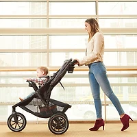 Poussette de jogging Folio3 avec siège d'auto pour bébé LiteMax 35 d'Evenflo - Avenue