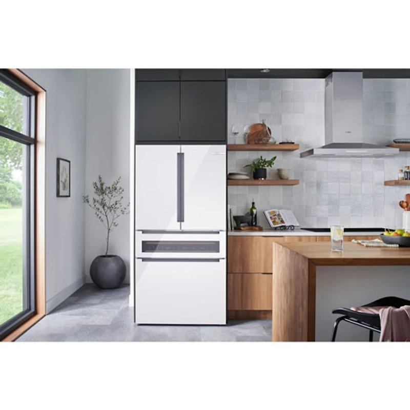 Réfrigérateur à deux portes 14,5 pi³ 36 po à distributeur d'eau et de glaçons de Bosch (B36CL81ENW) - Blanc