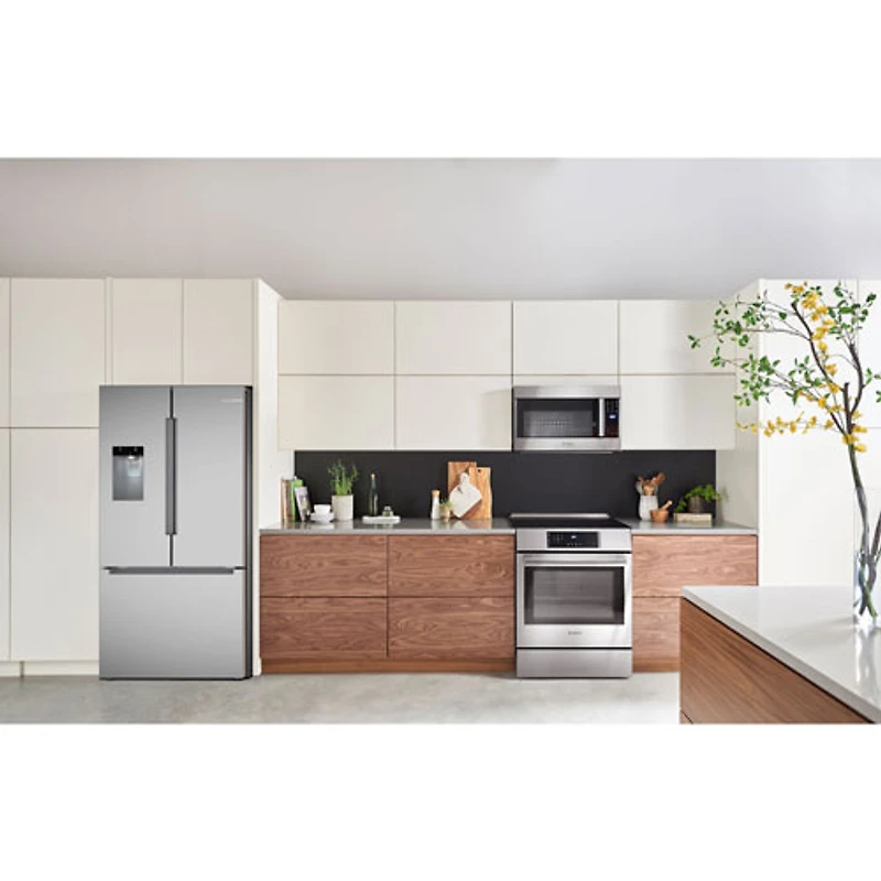 Réfrigérateur à deux portes 21,6 pi³ 36 po avec distributeur d'eau et de glaçons série 100 de Bosch (B36CD10ENS) - Inox