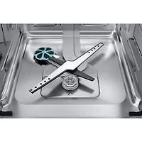 Lave-vaisselle encastrable 24 po 38 dB avec lavage IA et troisième panier de Samsung (DW90F89T0UMTAA) - Acier inoxydable noir mat