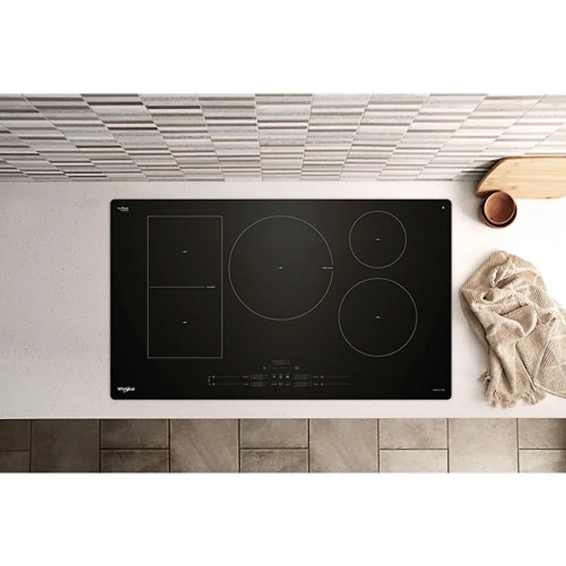 Surface de cuisson intelligente à induction 36 po 5 éléments de Whirlpool (WCIT7536SB) - Noir