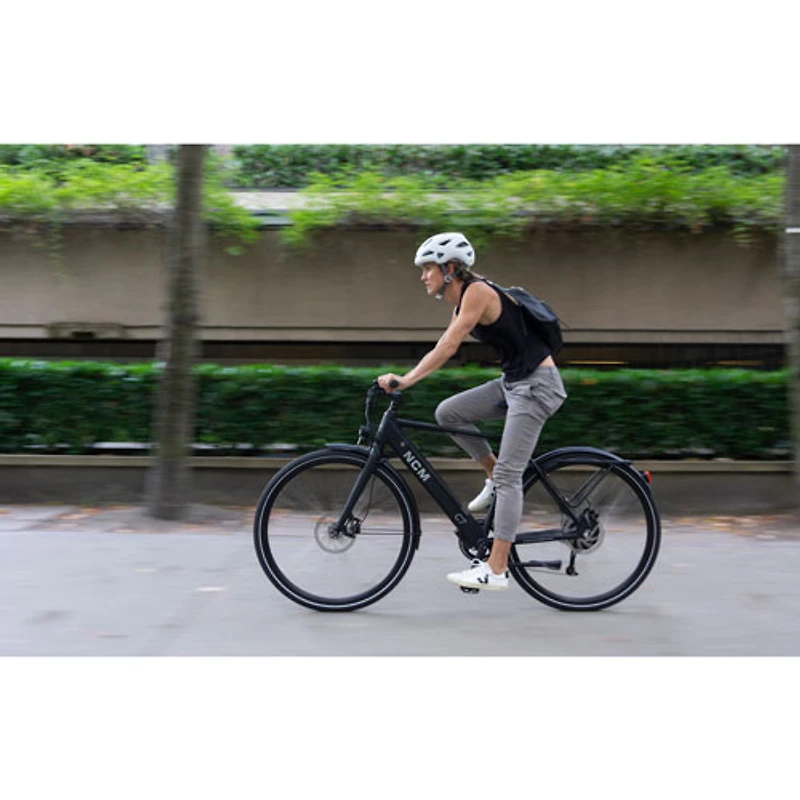 Vélo de ville électrique C7 de NCM (moteur de 350 W/autonomie de 97 km/vitesse maximale de 32 km/h) - Moyen - Noir mat
