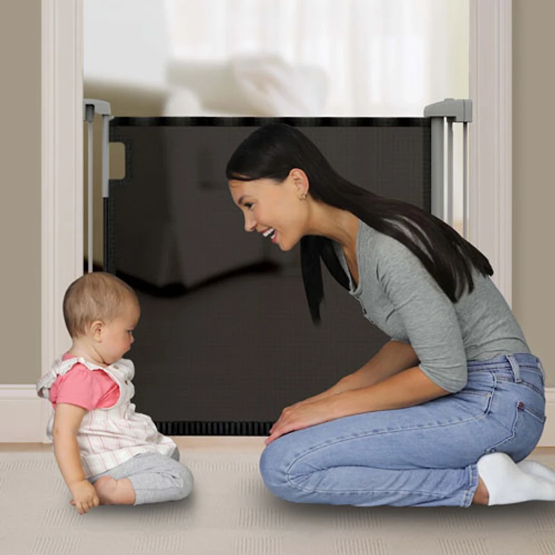 Barrière de sécurité rétractable pour bébé/animal de compagnie Thruway 52W d'Ingenuity - Noir