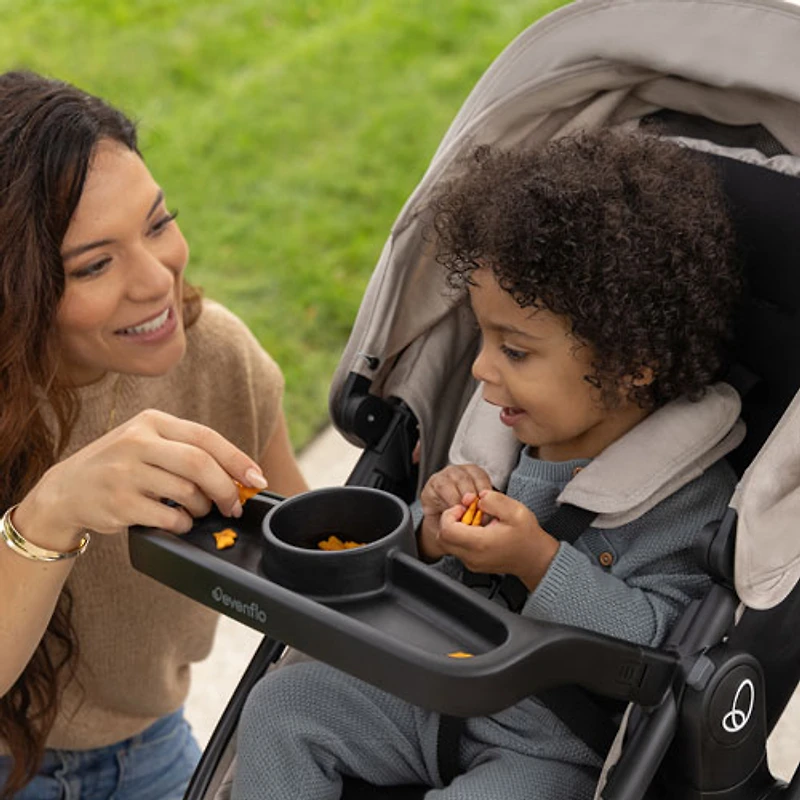 Poussette convertible Omni Signature avec siège d'auto pour bébé LiteMax d'Evenflo - Noir Porto