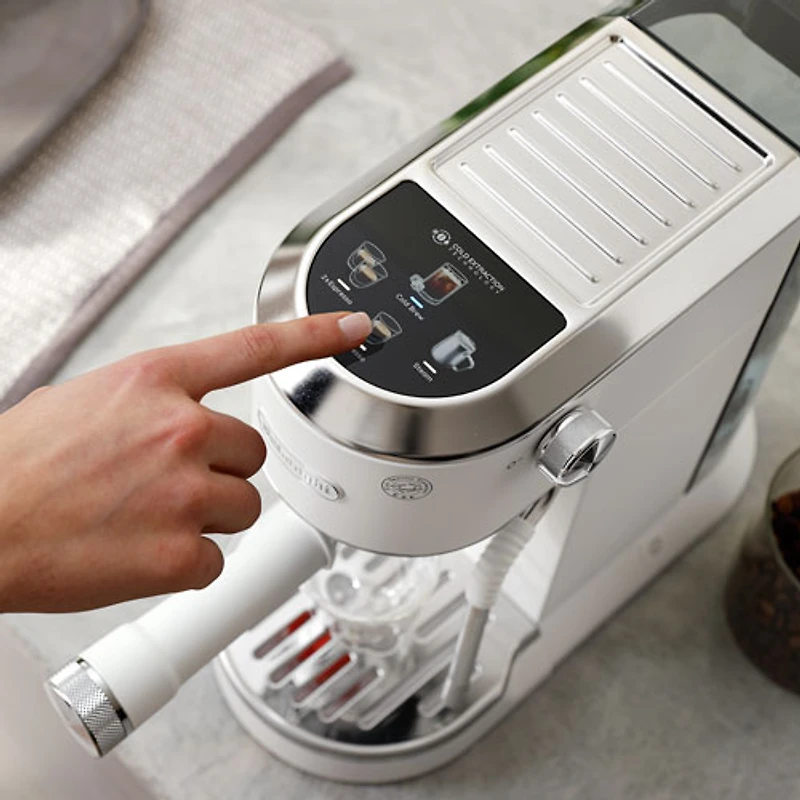 Machine à espresso manuelle Dedica Duo de De'Longhi - Blanc