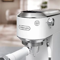 Machine à espresso manuelle Dedica Duo de De'Longhi - Blanc