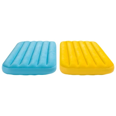 Matelas gonflable de 7 po avec oreiller gonflable Cozy Kids d'Intex - Couleurs assorties - Paquet de 1