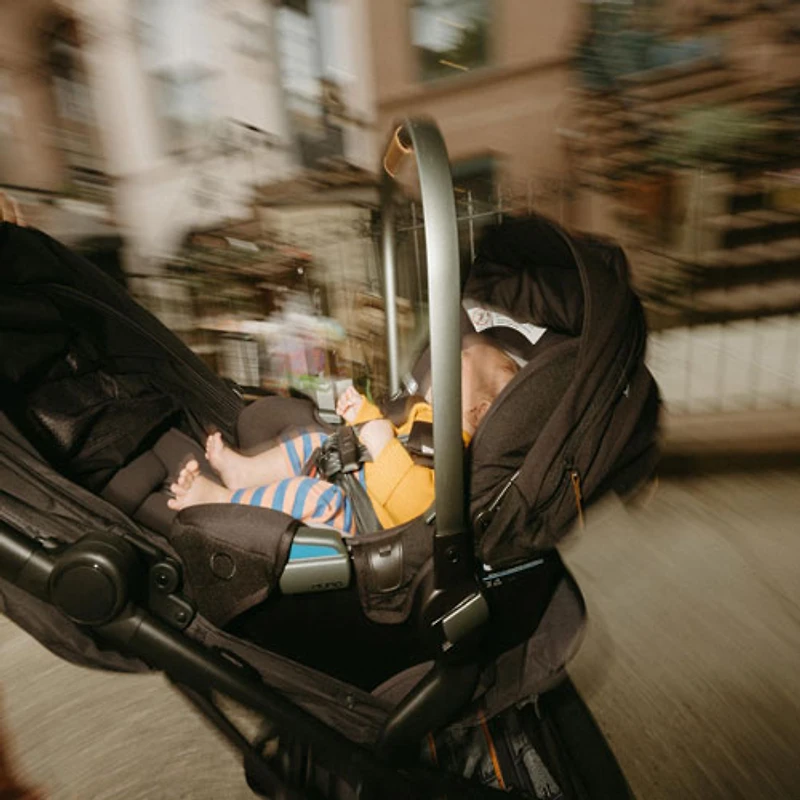 Poussette compacte Metro 3 d'Ergobaby - Noir onyx