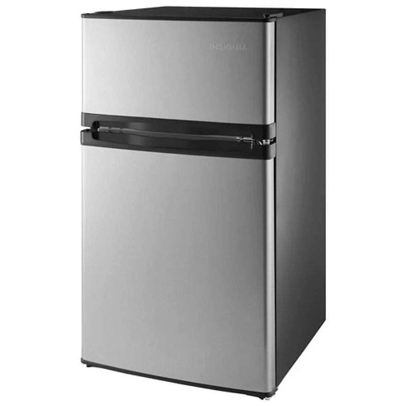 Réfrigérateur compact autonome à congélateur supérieur 3,1 pi³ d'Insignia (NS-CF30TMSS6-C) - Aspect acier inoxydable