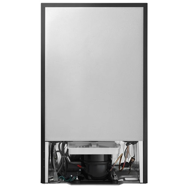 Réfrigérateur compact autonome à congélateur supérieur 3,1 pi³ d'Insignia (NS-CF30TMSS6-C) - Aspect acier inoxydable