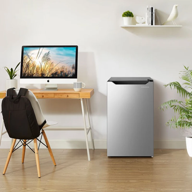 Réfrigérateur de bar autonome de 4,4 pi³ d'Insignia (NS-CF44SS6-C) - Aspect acier inoxydable - Exclusivité Best Buy