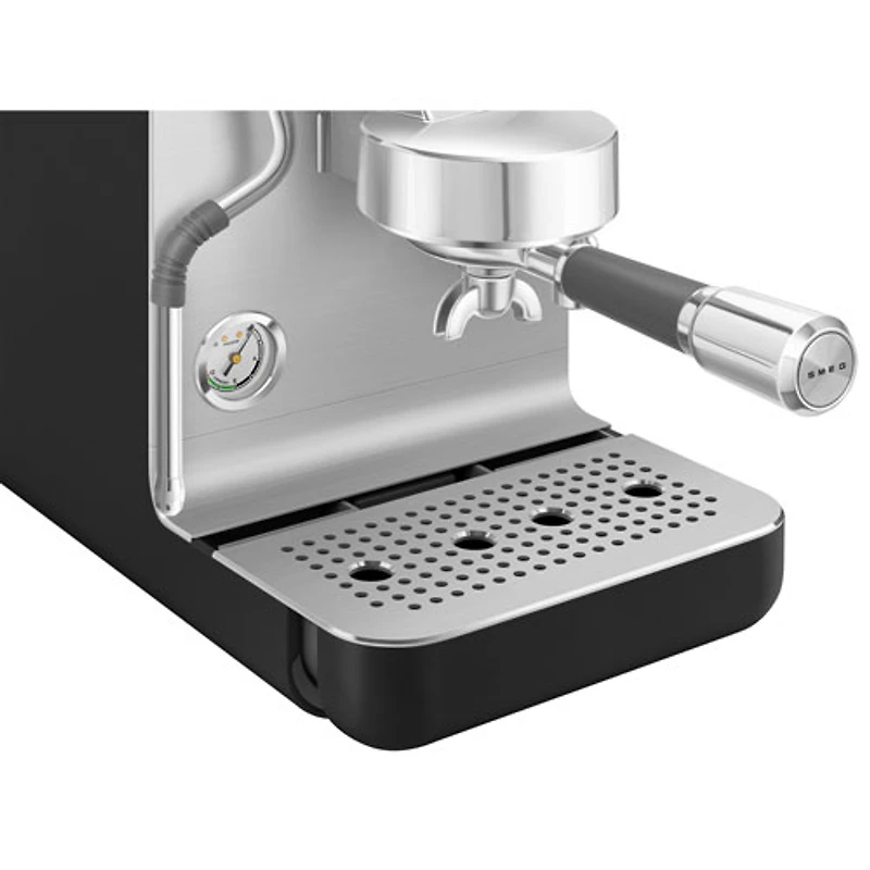 Machine à espresso manuelle MiniExpress de Smeg - Noir mat