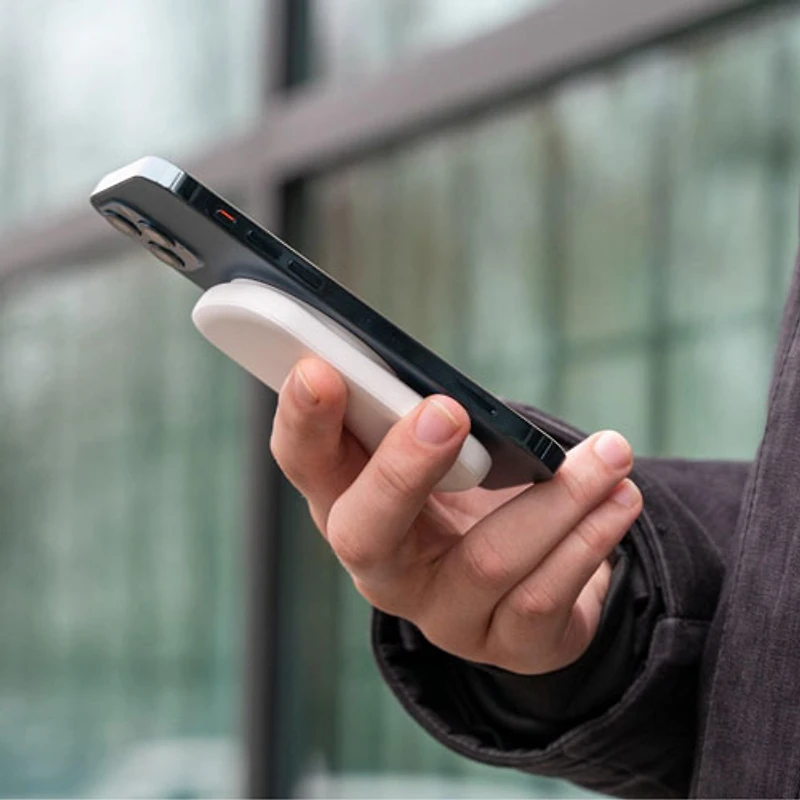 LOGiiX Vibrance Piston Power 5000 mAh Power Bank with MagSafe - White