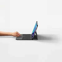 Étui-clavier folio Connect Pro de Belkin pour iPad 10,9 po (10e génération)/11 po A16 - Noir