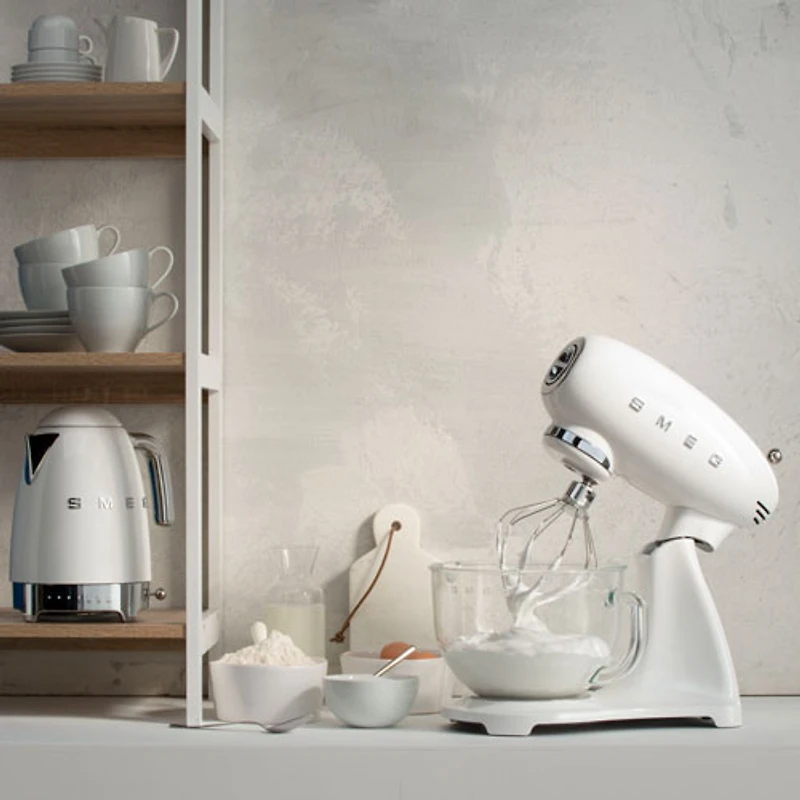 Batteur sur socle à tête inclinable de Smeg - 5 pintes - 800 W - Blanc