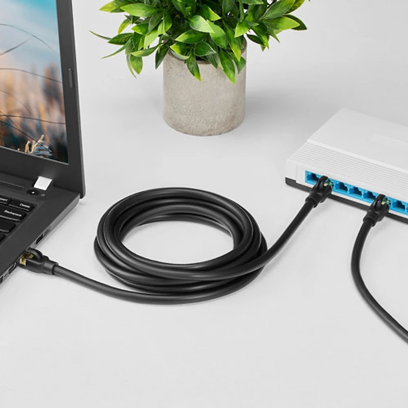 Câble Ethernet Cat8 de 3 m (10 pi) d'Insignia - Noir - Exclusivité de Best Buy