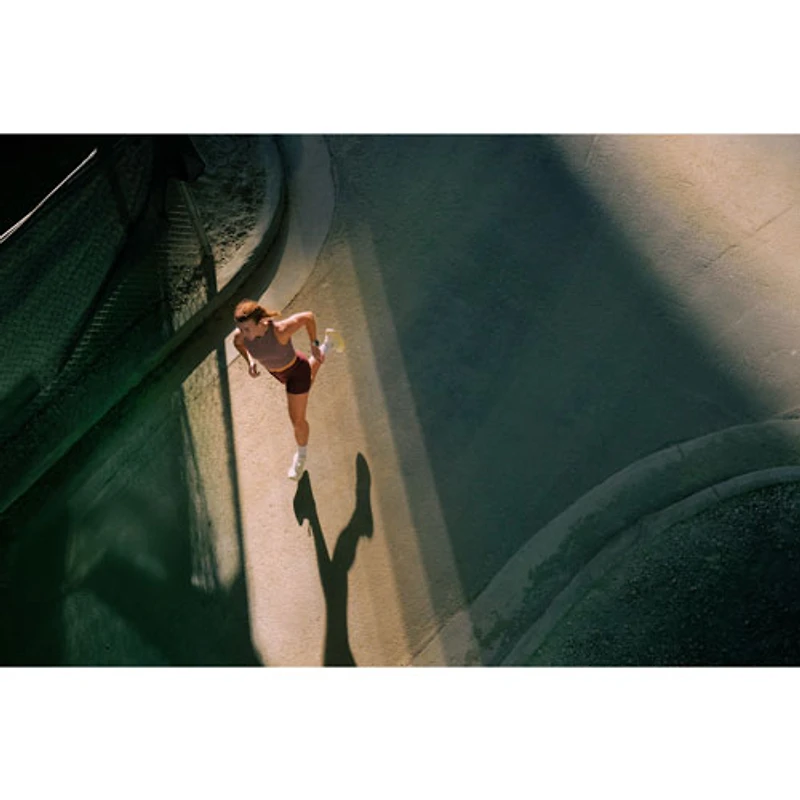 Montre intelligente Bluetooth de 47 mm Forerunner 970 de Garmin pour la course - Blanc/Jaune vif translucide