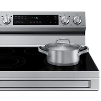 Cuisinière électrique autonome à 5 éléments avec ventilateur à convection et friture à air chaud 6,3 pi³ 30 po de Samsung (NE63A6515SS/AC) - Inox