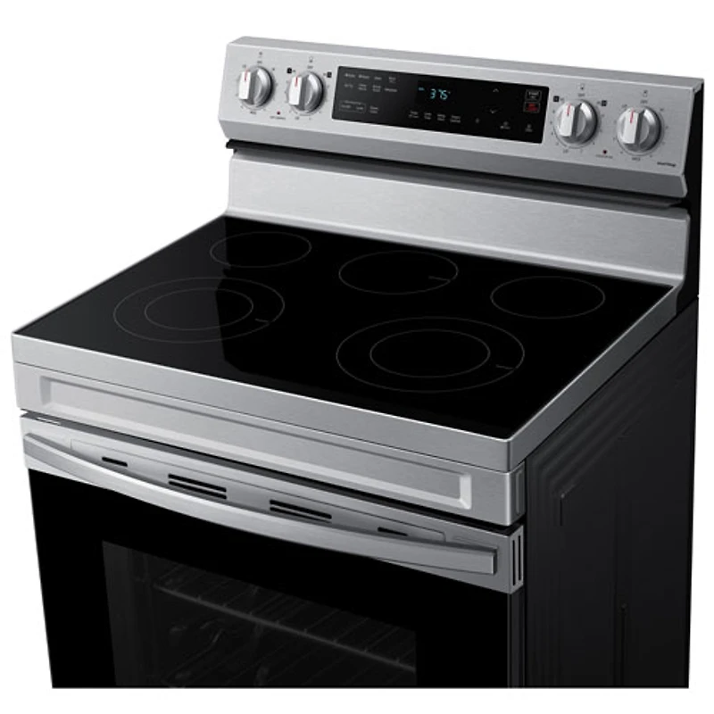 Cuisinière électrique autonome à 5 éléments avec ventilateur à convection et friture à air chaud 6,3 pi³ 30 po de Samsung (NE63A6515SS/AC) - Inox