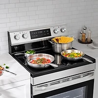 Cuisinière électrique autonome 6,3 pi³ 30 po de Midea (MER30B14ASTC) - Acier inoxydable