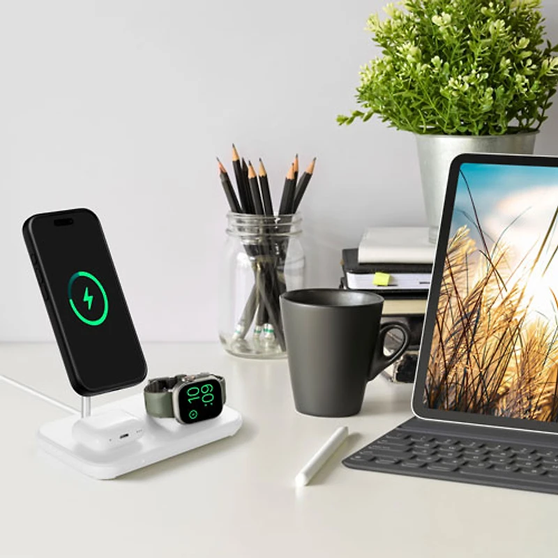 Insignia Silicone Fitted Soft Shell Case with MagSafe for iPhone 17 Pro - Black