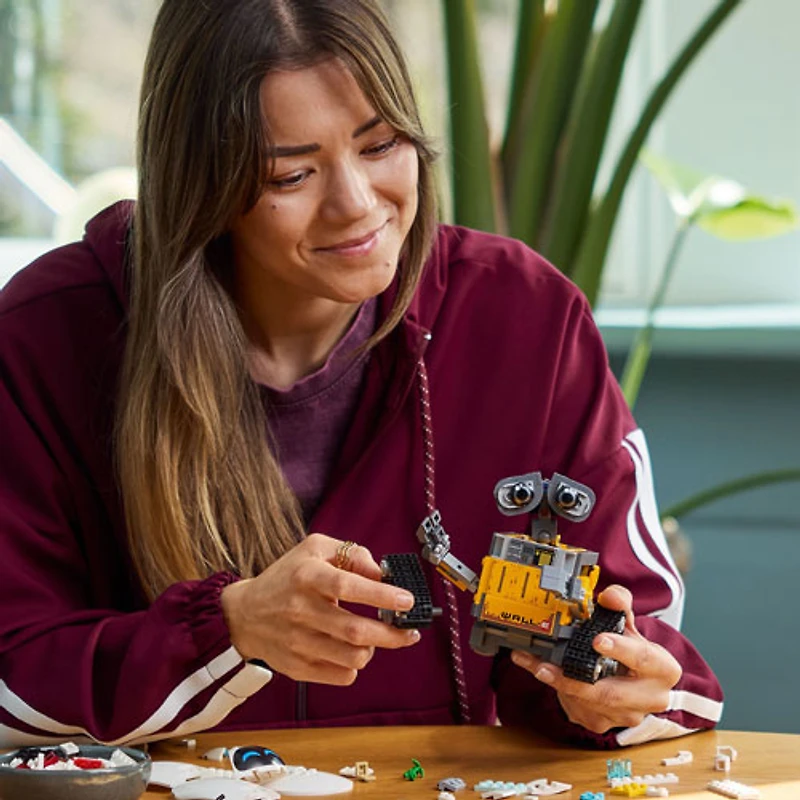 LEGO Disney Pixar : WALL-E et EVE - 811 pièces (43279)