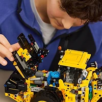 LEGO Technic: Volvo L120 Electric Wheel Loader - 973 Pieces (42209)