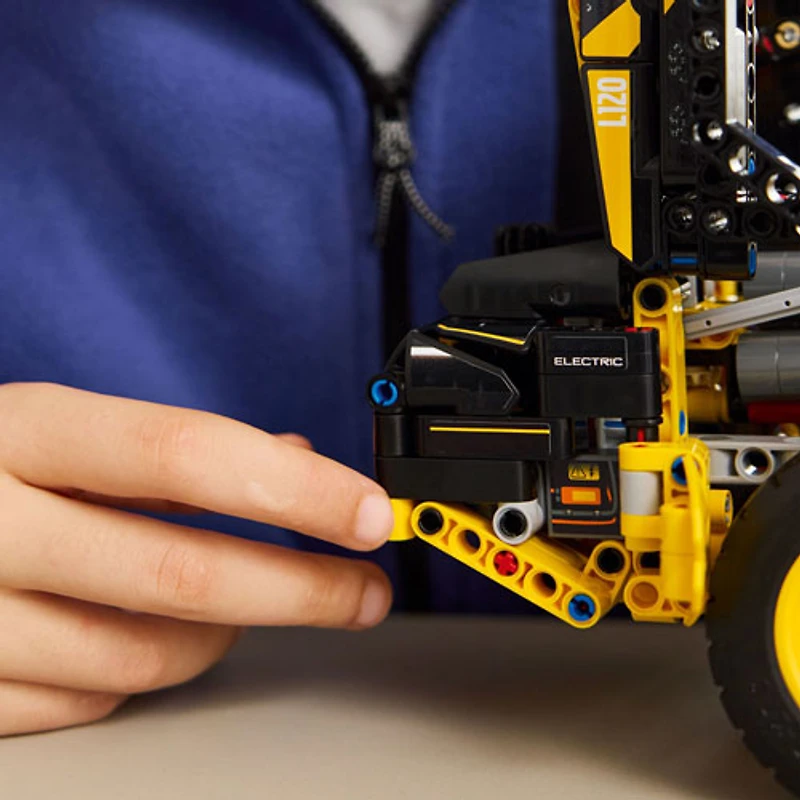 LEGO Technic: Volvo L120 Electric Wheel Loader - 973 Pieces (42209)