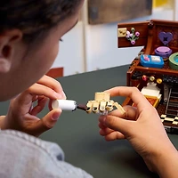 LEGO Wednesday : L'appartement de La Chose - 828 pièces (76785)