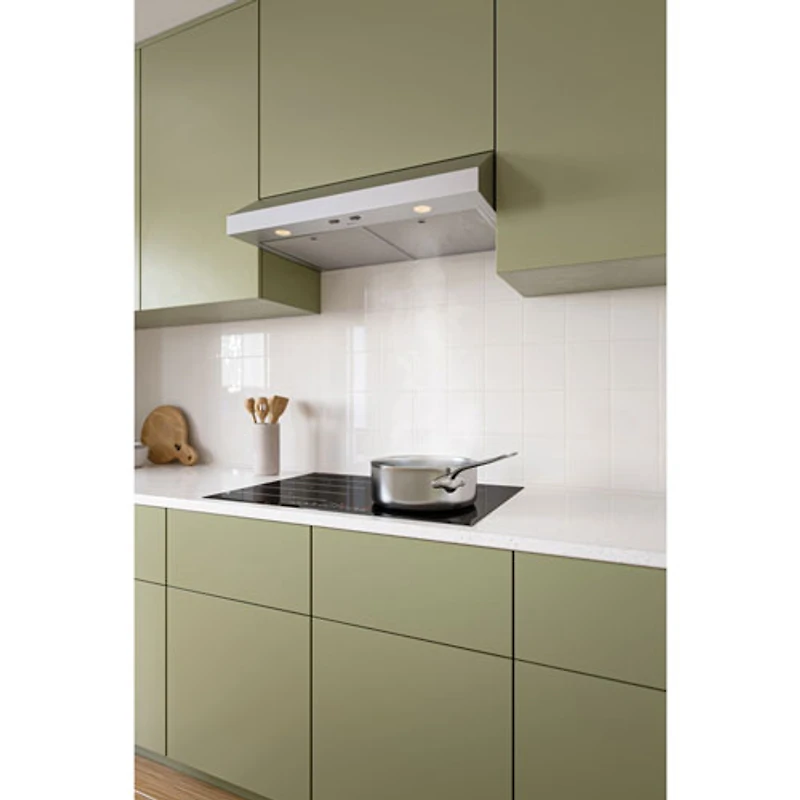 Hotte de dessous d'armoire de 24 po de Broan-NuTone (GLA1243SS) - Acier inoxydable