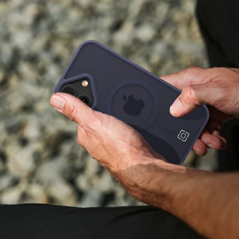 Étui rigide ajusté Velocity d'Incipio avec MagSafe pour iPhone 17 - Bleu marine