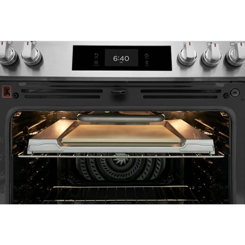 Cuisinière à gaz avec friture à l'air 5 brûleurs 6 pi³ 30 po Gallery de Frigidaire avec option de pizza cuite sur pierre (GCFG3070BF) - Acier inoxydable