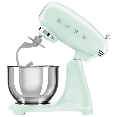 Batteur sur socle à tête inclinable Années 50 de Smeg - 5 pte - 800 W - Vert pastel