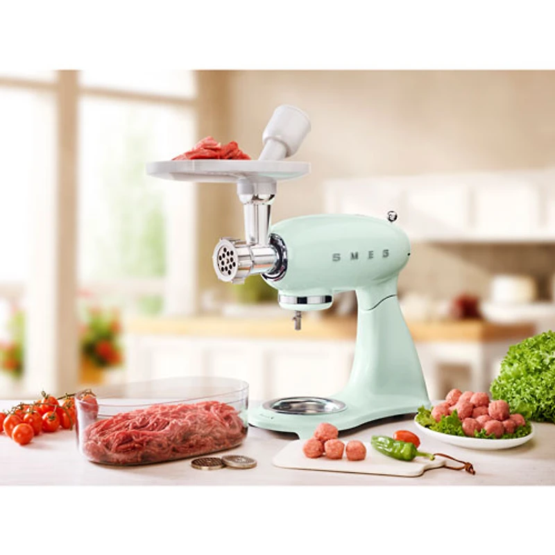 Batteur sur socle à tête inclinable Années 50 de Smeg - 5 pte - 800 W - Vert pastel