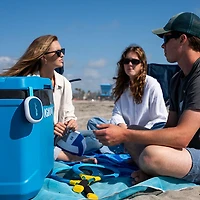 Haut-parleur de fête Bluetooth sans fil à l'épreuve des éclaboussures Pop de JLab - Bleu marine