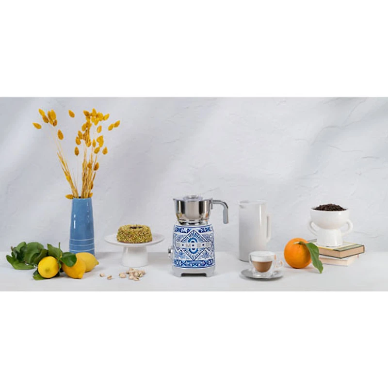 Moussoir à lait Dolce & Gabbana de Smeg - Collection Dolce & Gabbana - Bleu Méditerranée