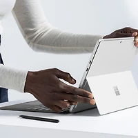 Clavier de Microsoft avec rangement pour stylet pour Surface Pro (11e édition)/Pro 8/Pro 9 - Anglais - Platine