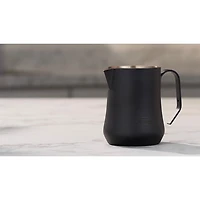 Pichet à lait de 17 oz de De'Longhi - Noir mat