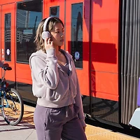 Casque d'écoute 100 % sans fil à suppression du bruit Go LUX de JLab - Mauve