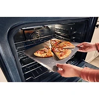 Cuisinière électrique autonome à 5 éléments avec convection véritable et friture à l'air 5,3 pi³ 30 po de Whirlpool (YWFES7030SW) - Blanc