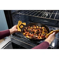 Cuisinière électrique autonome à 5 éléments avec convection véritable et friture à l'air 5,3 pi³ 30 po de Whirlpool (YWFES7030SW) - Blanc