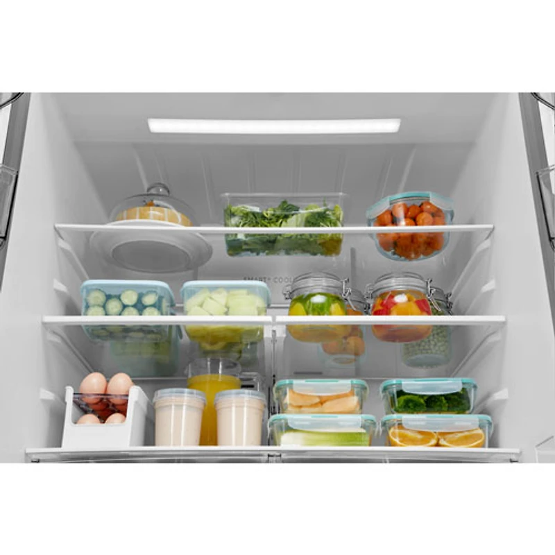 Réfrigérateur à deux portes de 22,6 pi³ 33 po avec distributeur de glaçons de Midea (MRF23I7AST) - Inox